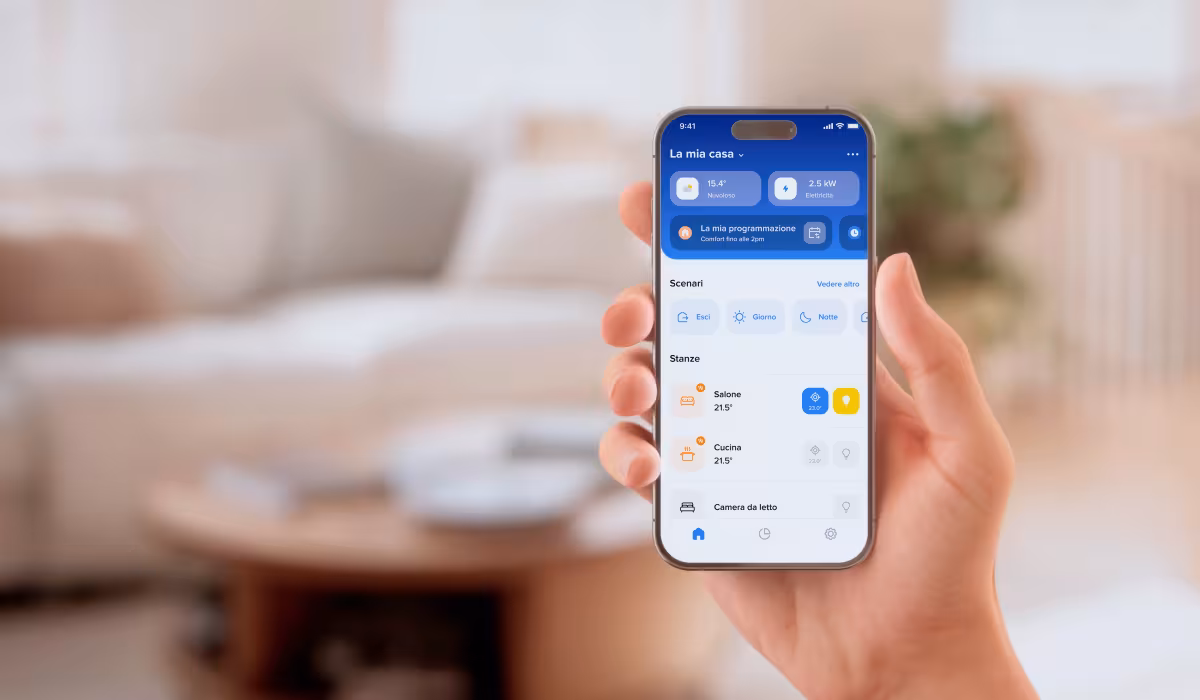 Smartphone con schermata dell'app Home+Control di Bticino per la gestione della casa